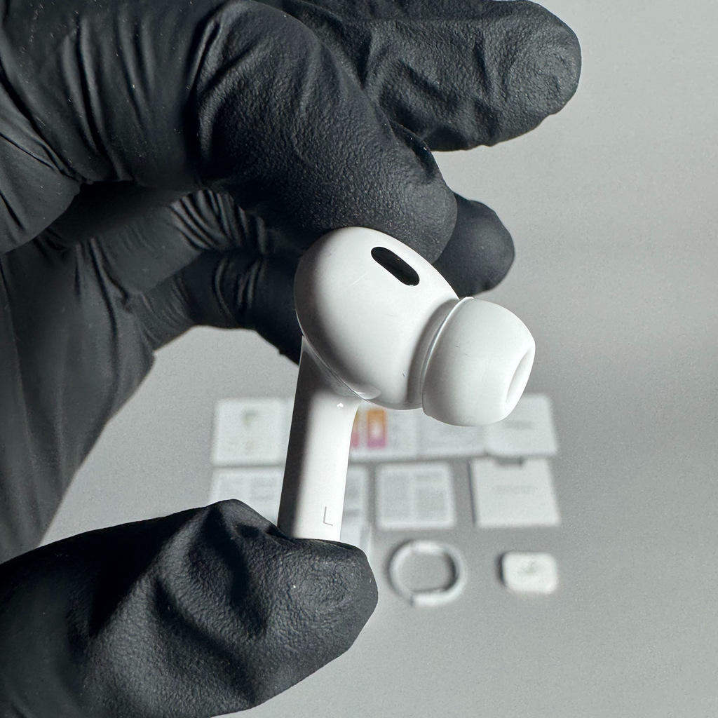AirPods Pro 2 — продуктова снимка