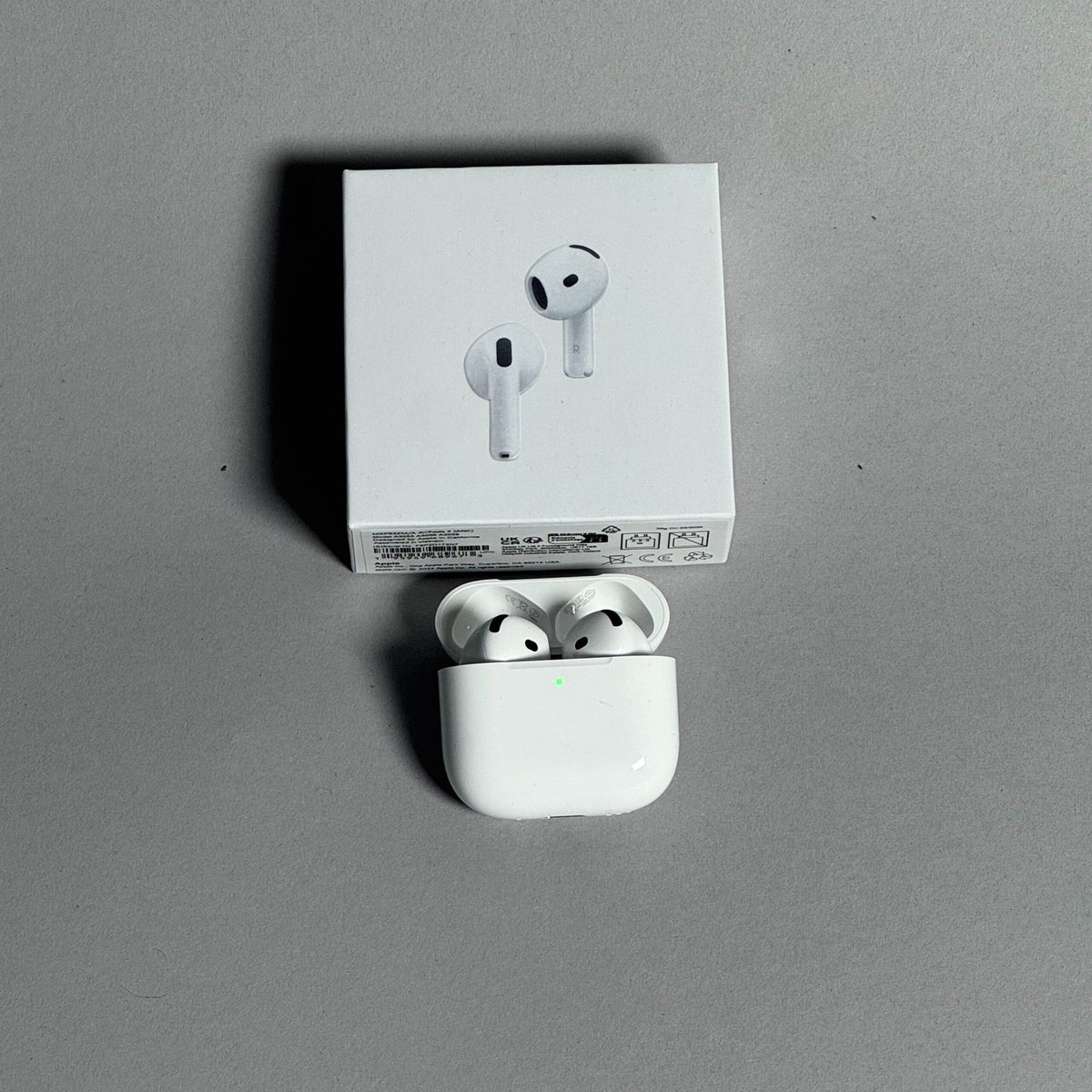 AirPods 4 — продуктова снимка