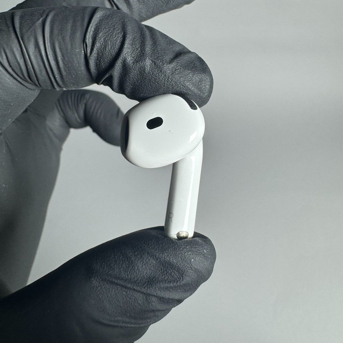 AirPods 4 — продуктова снимка